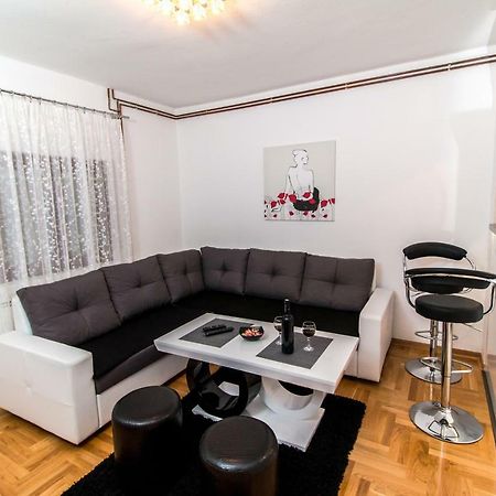 Apartman DraŽ 特雷比涅 外观 照片