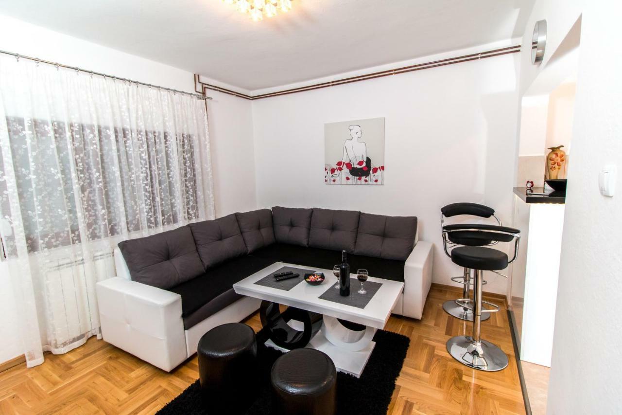 Apartman DraŽ 特雷比涅 外观 照片