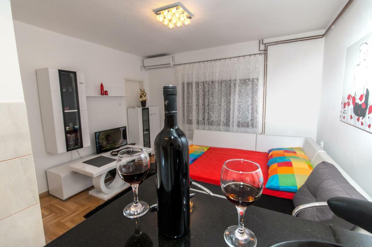 Apartman DraŽ 特雷比涅 外观 照片