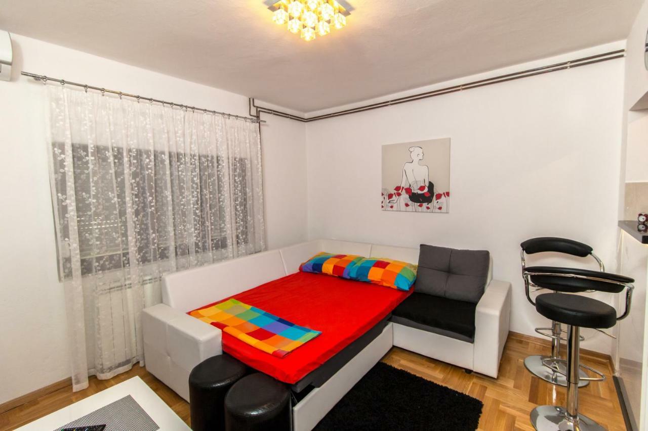 Apartman DraŽ 特雷比涅 外观 照片